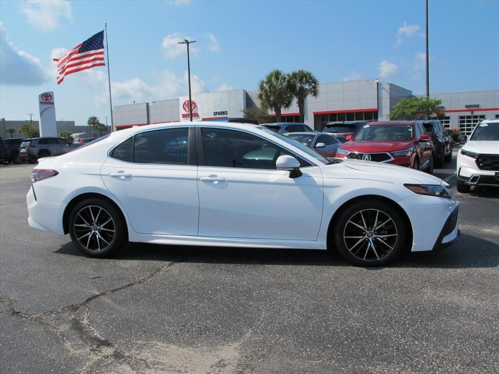 2024 Toyota Camry Hybrid SE