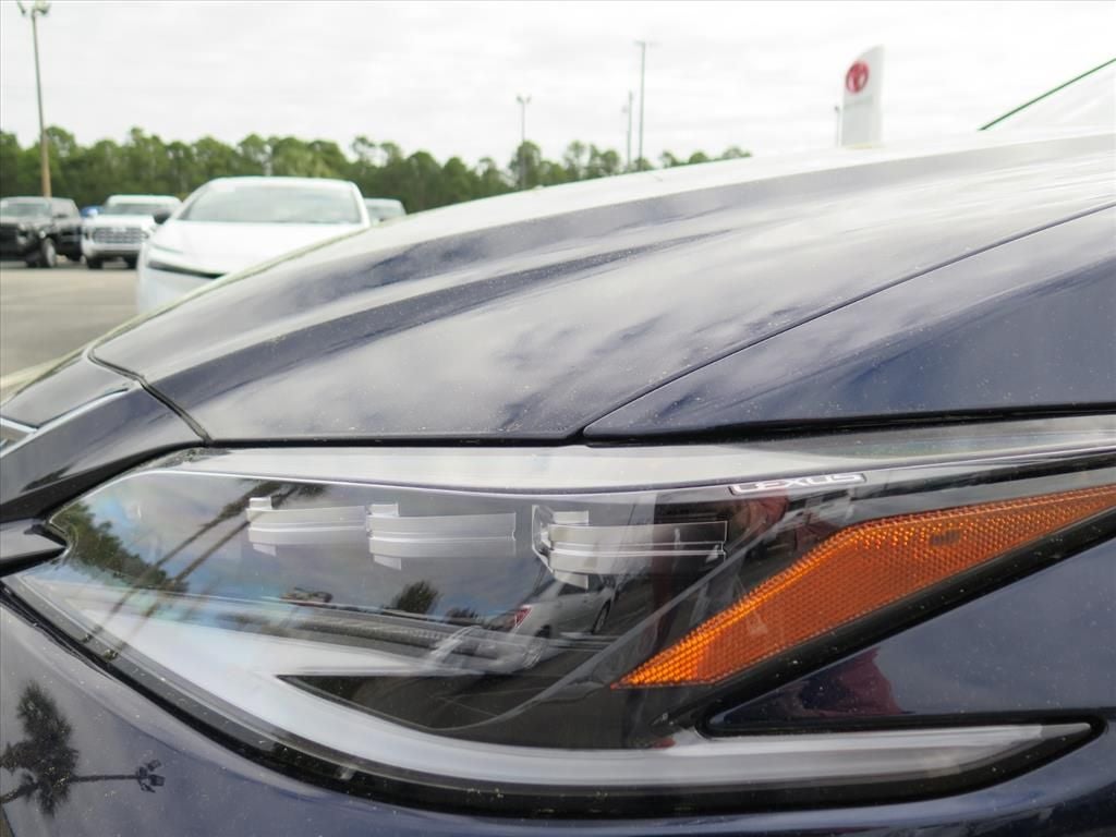 2023 Lexus ES 300h Ultra Luxury