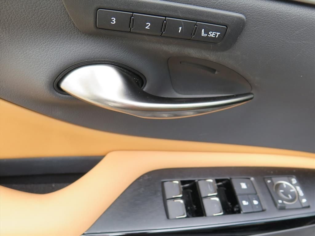 2023 Lexus ES 300h Ultra Luxury