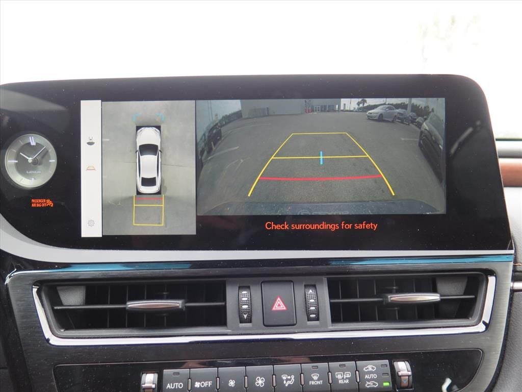 2023 Lexus ES 300h Ultra Luxury