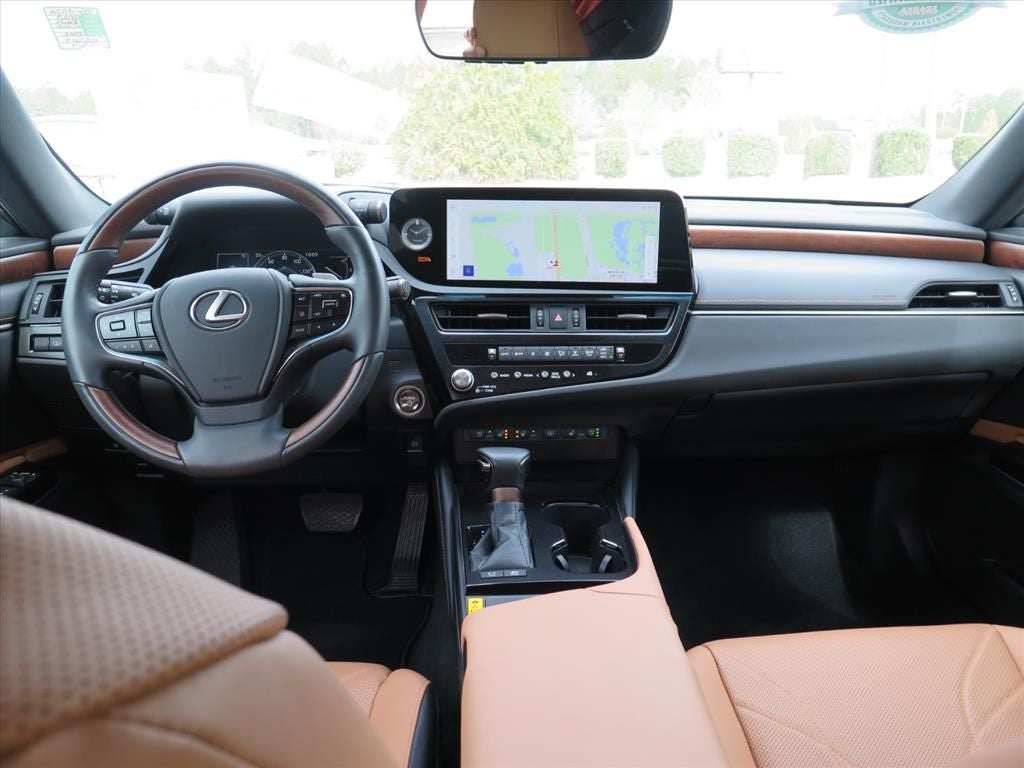 2023 Lexus ES 300h Ultra Luxury