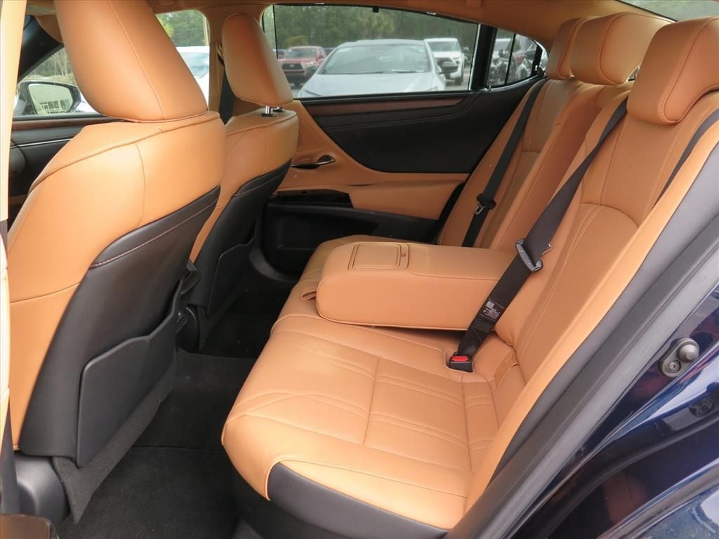 2023 Lexus ES 300h Ultra Luxury