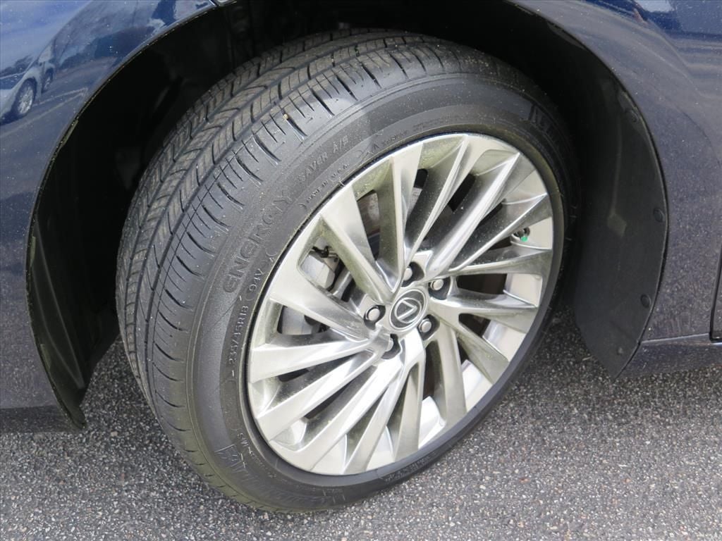 2023 Lexus ES 300h Ultra Luxury