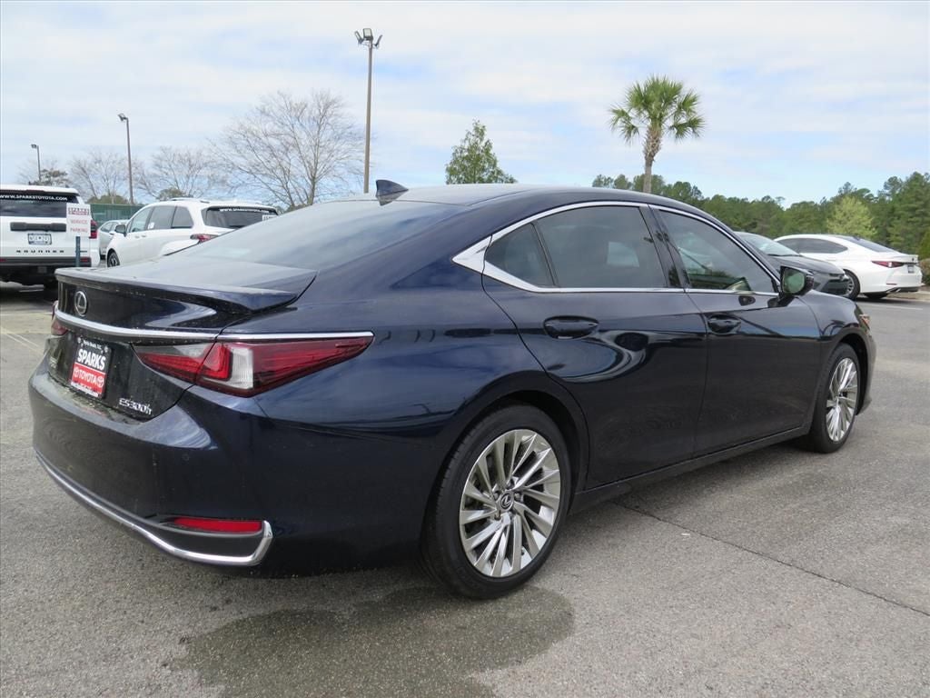 2023 Lexus ES 300h Ultra Luxury