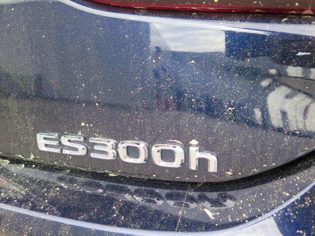 2023 Lexus ES 300h Ultra Luxury
