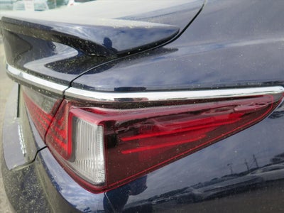 2023 Lexus ES 300h Ultra Luxury