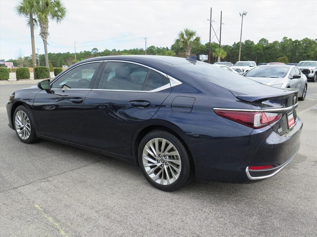 2023 Lexus ES 300h Ultra Luxury