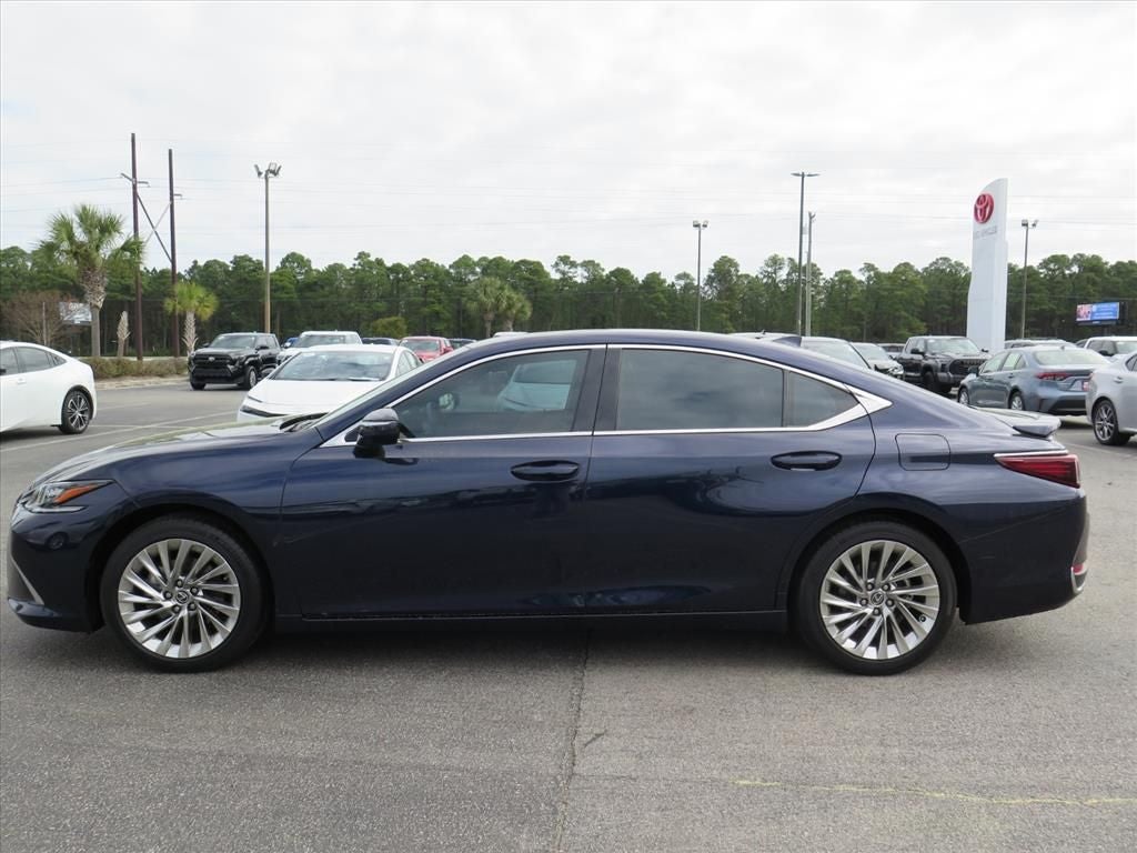 2023 Lexus ES 300h Ultra Luxury