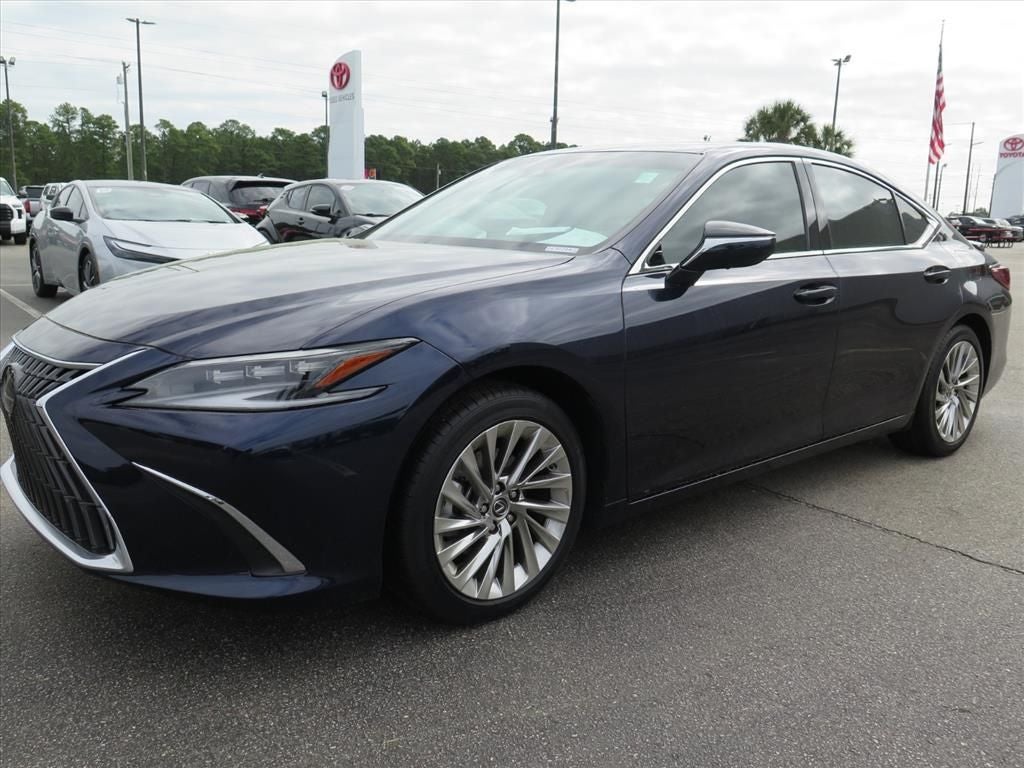 2023 Lexus ES 300h Ultra Luxury