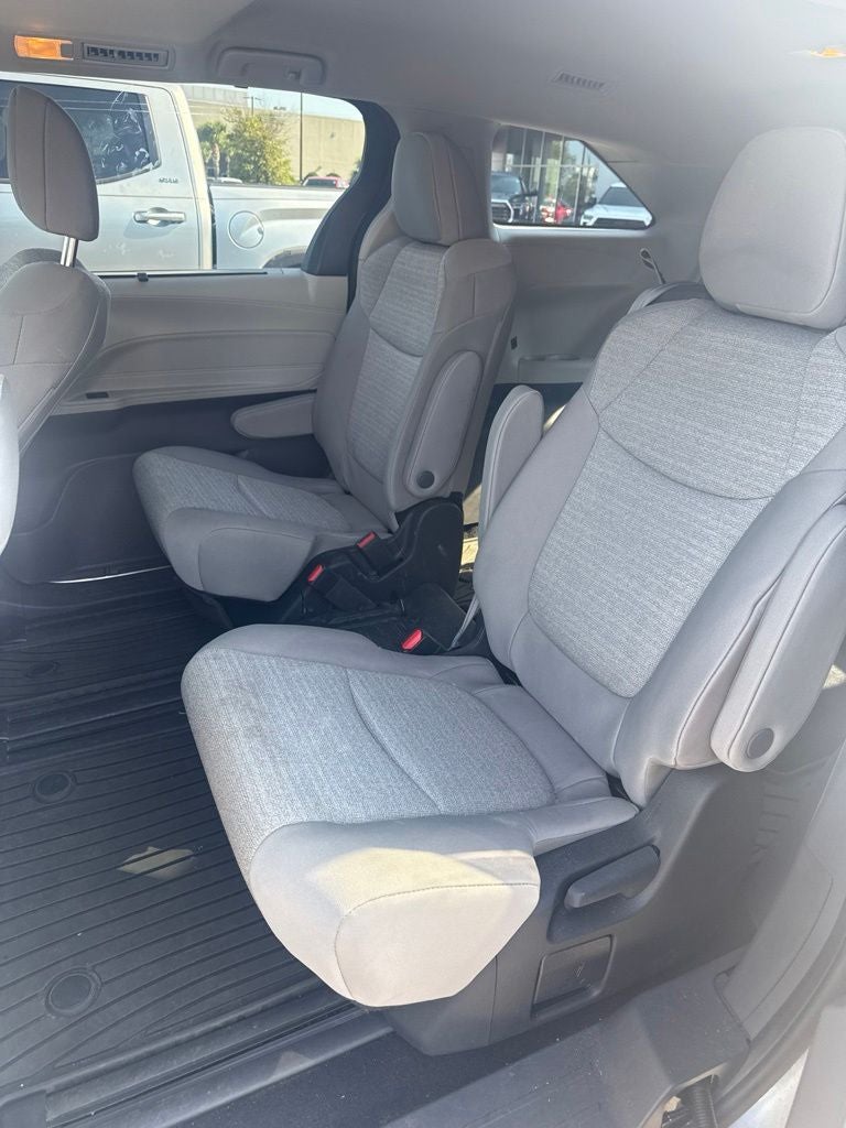 2023 Toyota Sienna LE 8 Passenger