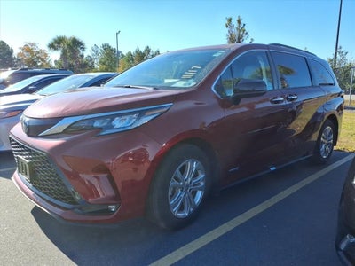 2021 Toyota Sienna XSE 7 Passenger