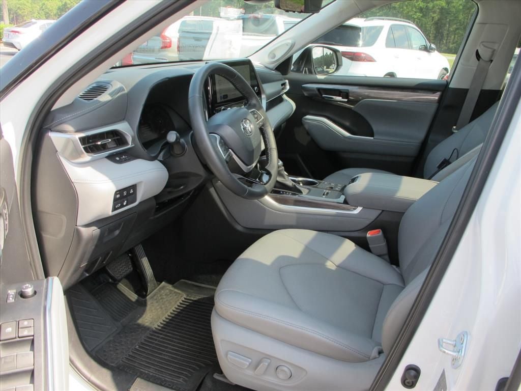 2024 Toyota Highlander Hybrid Platinum