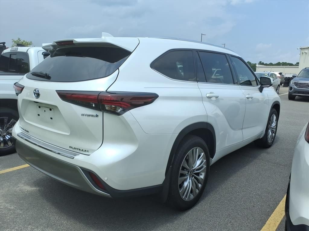 2024 Toyota Highlander Hybrid Platinum