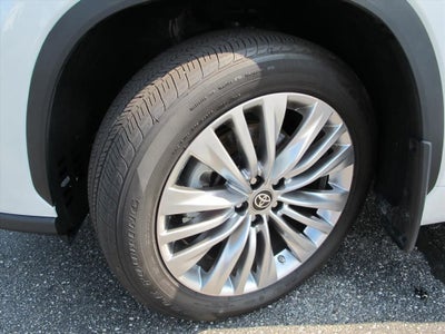 2024 Toyota Highlander Hybrid Platinum