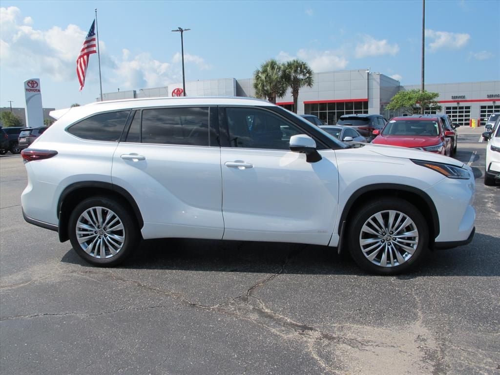 2024 Toyota Highlander Hybrid Platinum