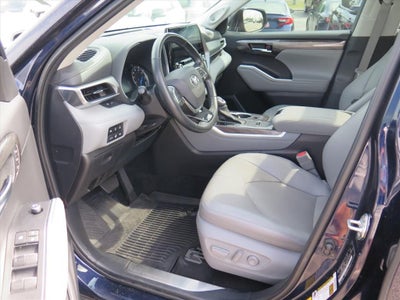 2021 Toyota Highlander Hybrid Platinum