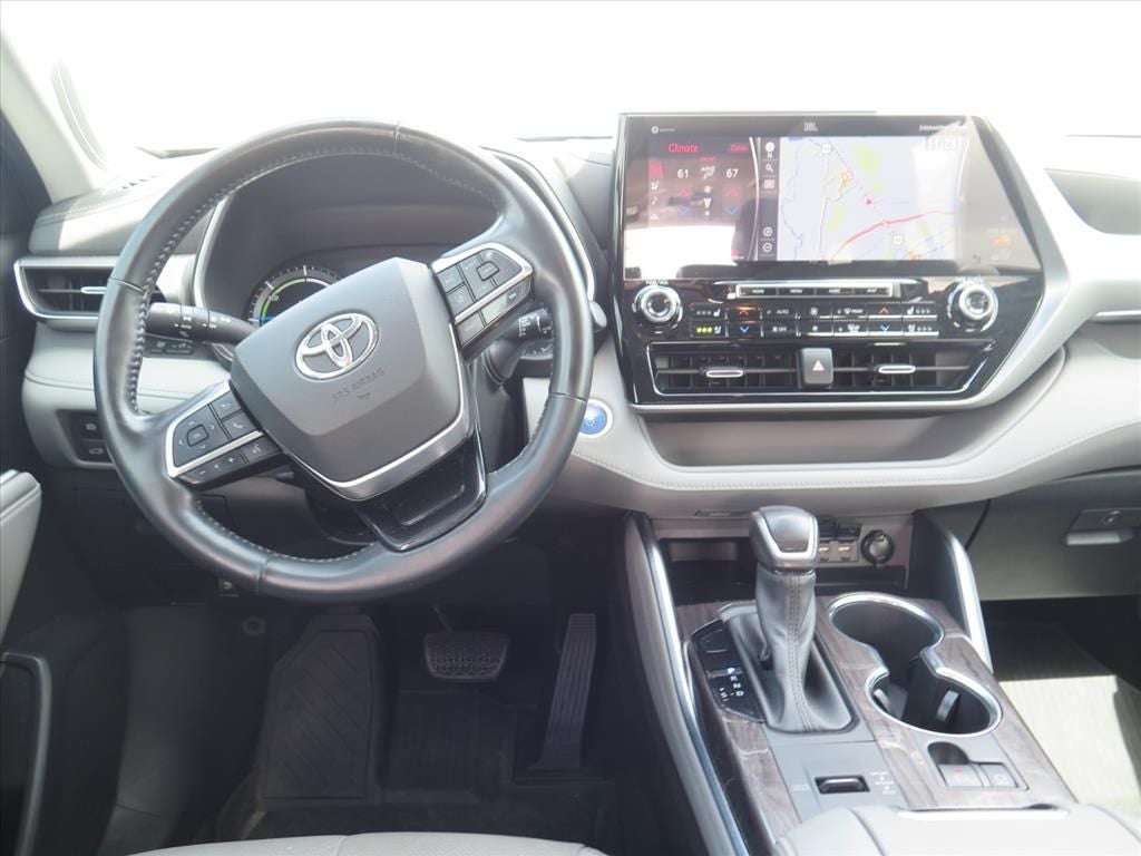 2021 Toyota Highlander Hybrid Platinum