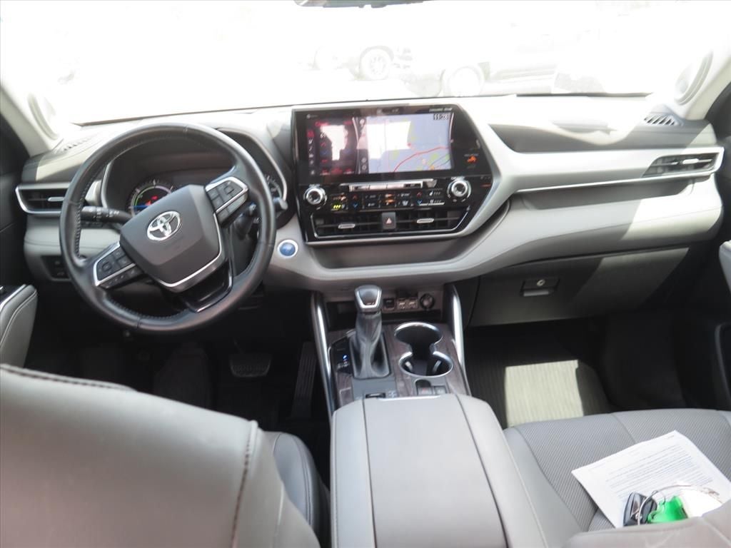 2021 Toyota Highlander Hybrid Platinum