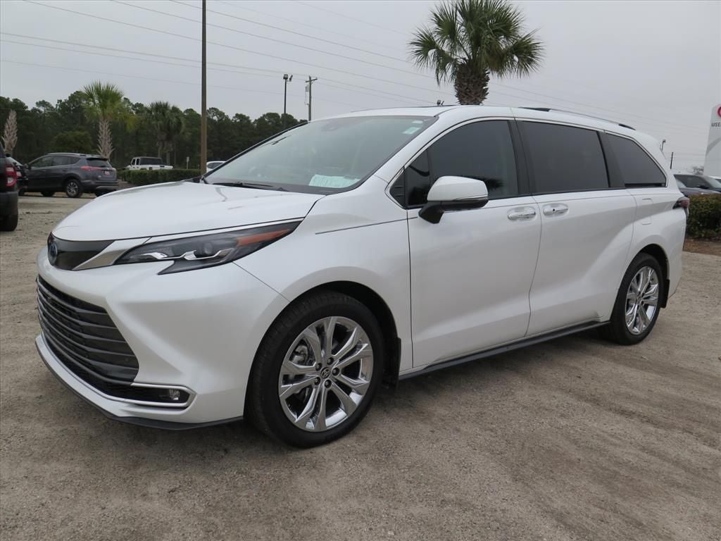 2024 Toyota Sienna Platinum 7 Passenger