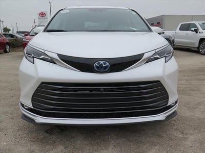 2024 Toyota Sienna Platinum 7 Passenger