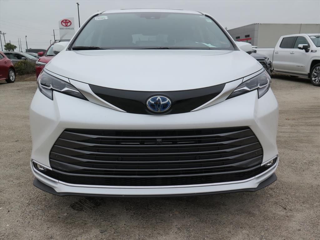 2024 Toyota Sienna Platinum 7 Passenger