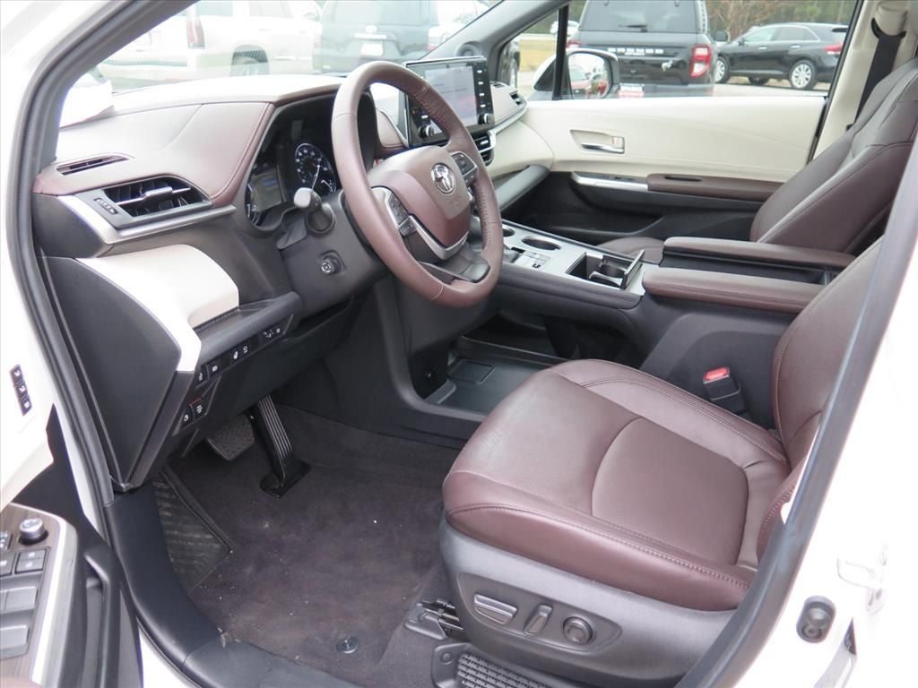 2024 Toyota Sienna Platinum 7 Passenger