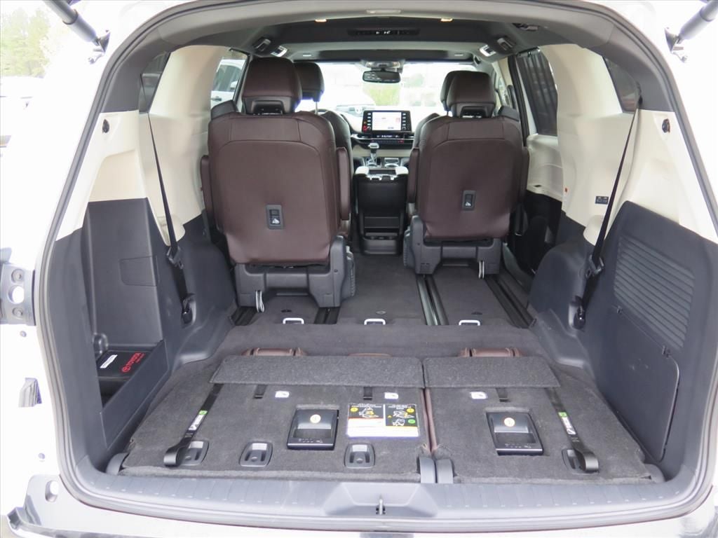 2024 Toyota Sienna Platinum 7 Passenger