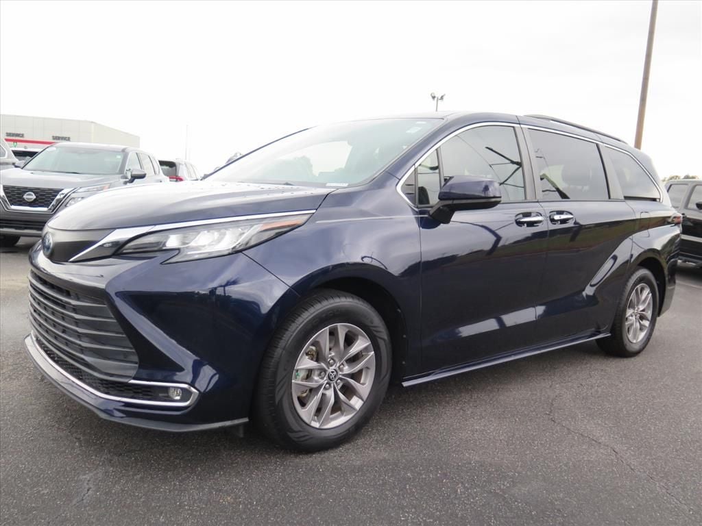 2022 Toyota Sienna XLE 7 Passenger
