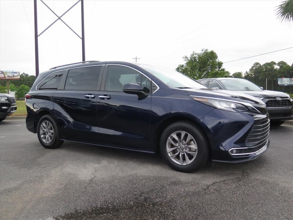 2022 Toyota Sienna XLE 7 Passenger