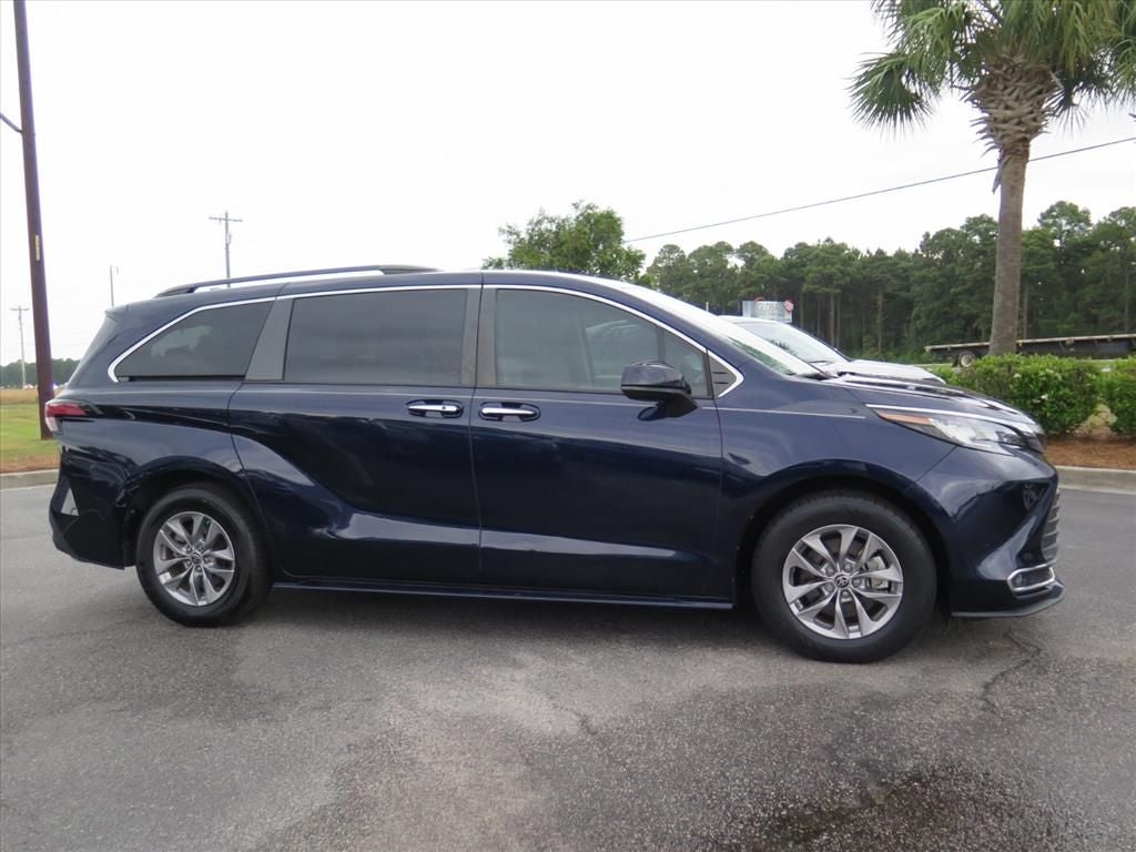 2022 Toyota Sienna XLE 7 Passenger