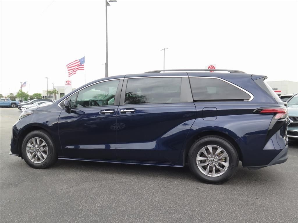 2022 Toyota Sienna XLE 7 Passenger