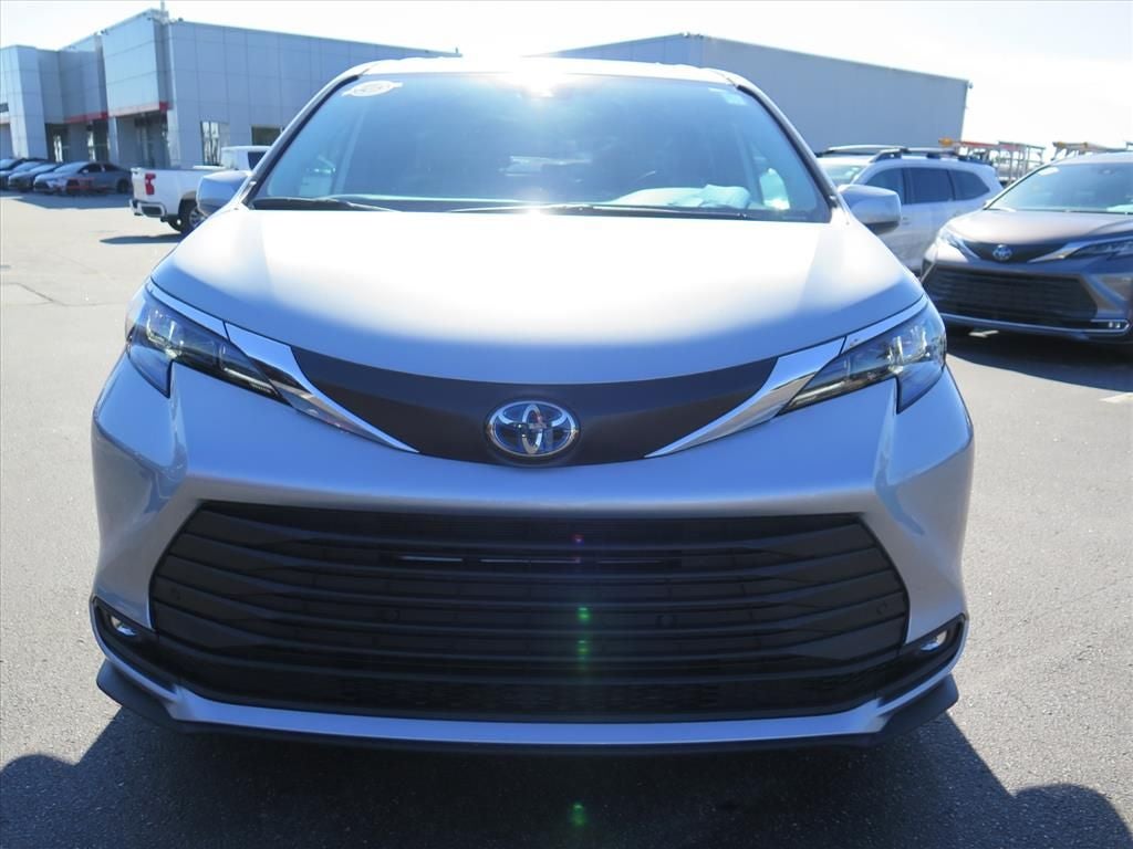 2025 Toyota Sienna XLE 7 Passenger