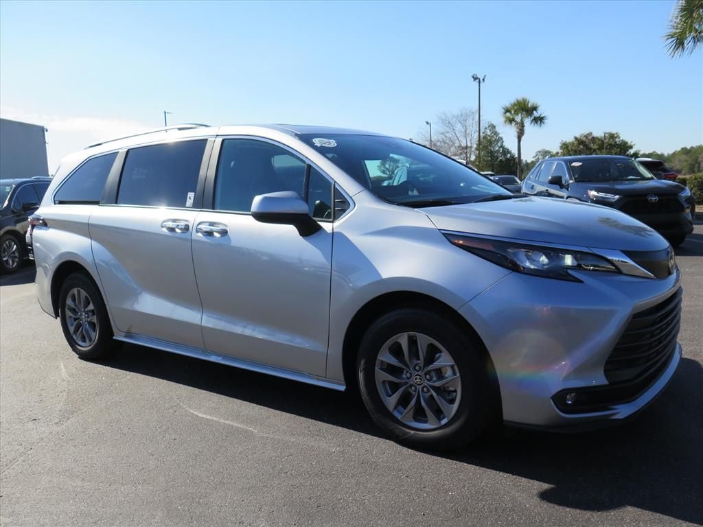 2025 Toyota Sienna XLE 7 Passenger
