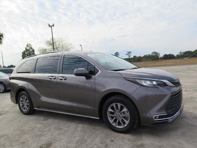 2022 Toyota Sienna XLE