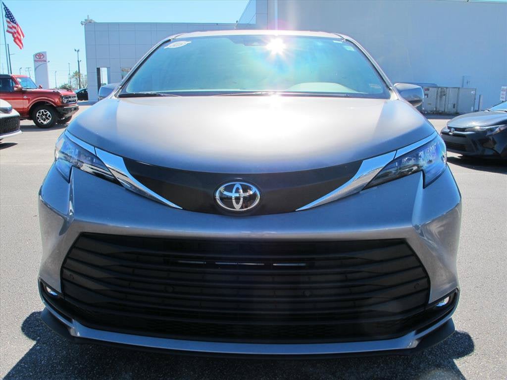 2026 Toyota Sienna XLE 8 Passenger