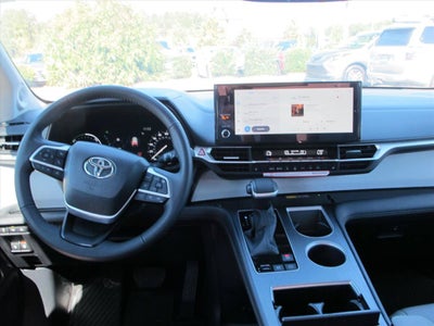 2026 Toyota Sienna XLE 8 Passenger