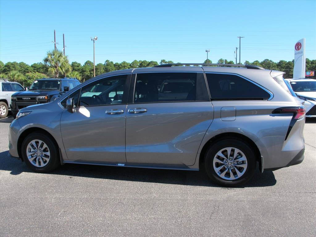 2026 Toyota Sienna XLE 8 Passenger