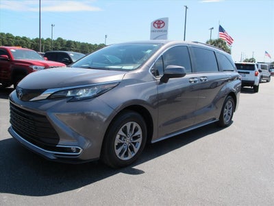 2023 Toyota Sienna XLE 8 Passenger