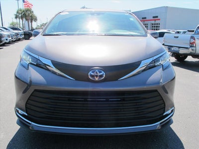 2023 Toyota Sienna XLE 8 Passenger
