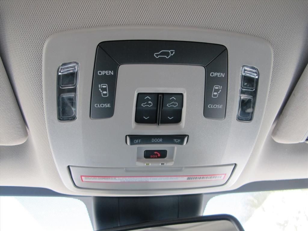 2023 Toyota Sienna XLE 8 Passenger