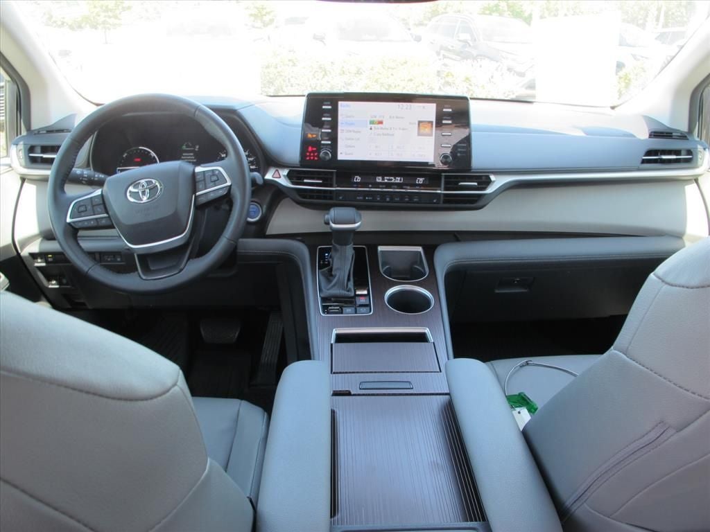 2023 Toyota Sienna XLE 8 Passenger