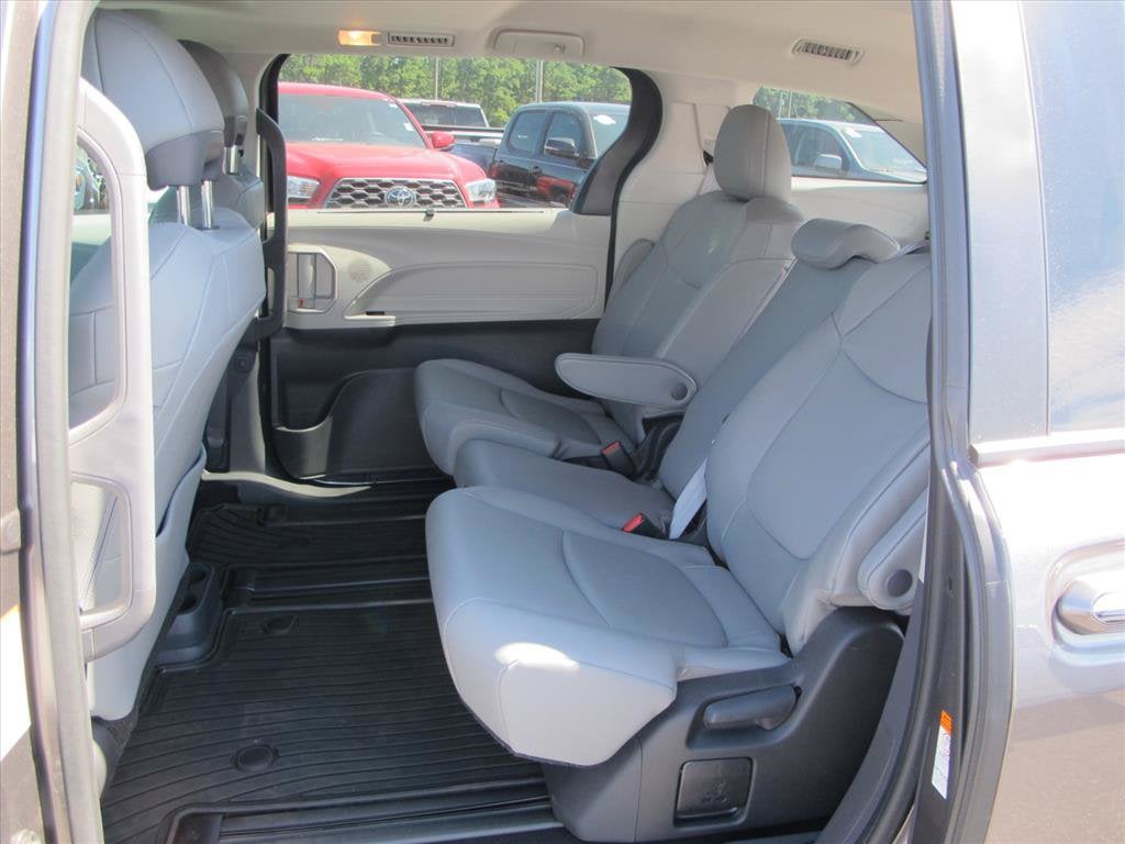 2023 Toyota Sienna XLE 8 Passenger