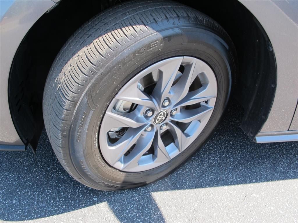 2023 Toyota Sienna XLE 8 Passenger