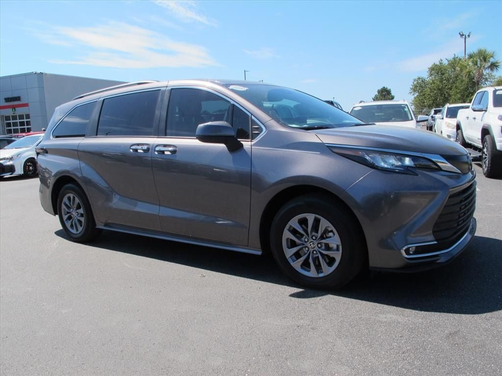 2023 Toyota Sienna XLE 8 Passenger