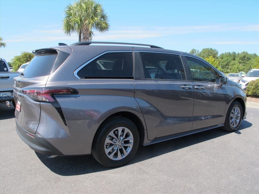 2023 Toyota Sienna XLE 8 Passenger
