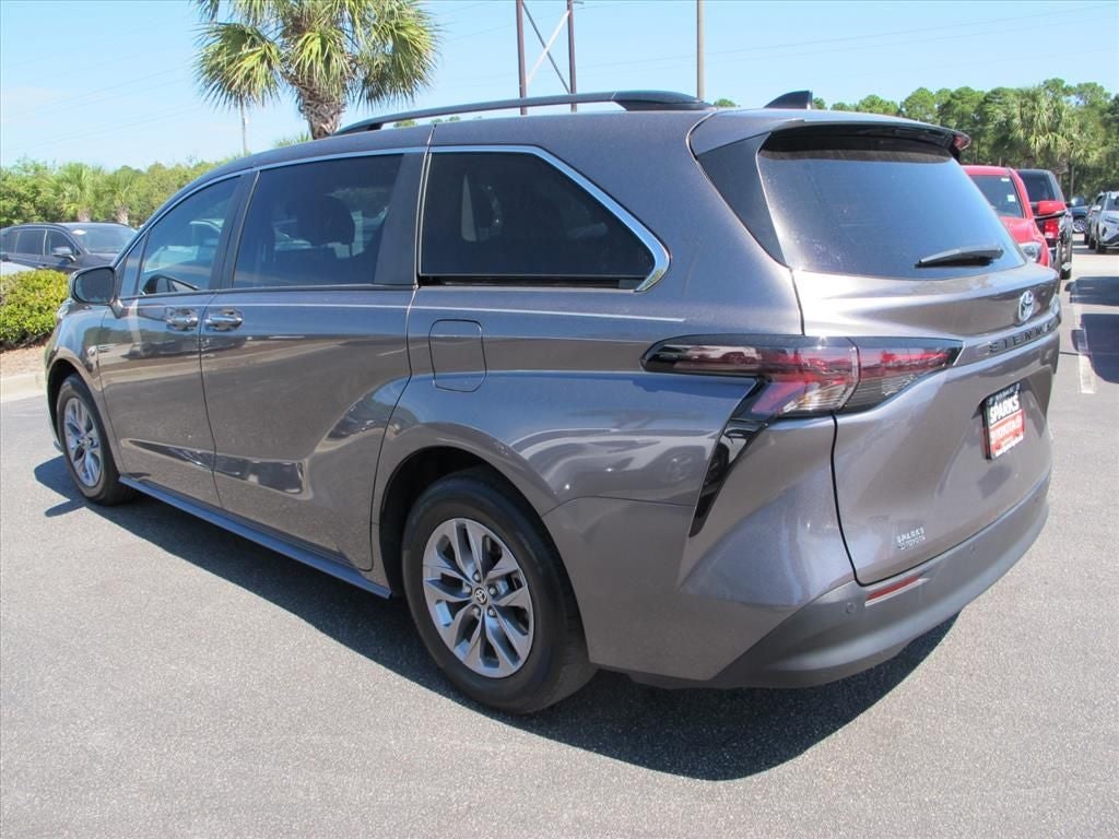 2023 Toyota Sienna XLE 8 Passenger
