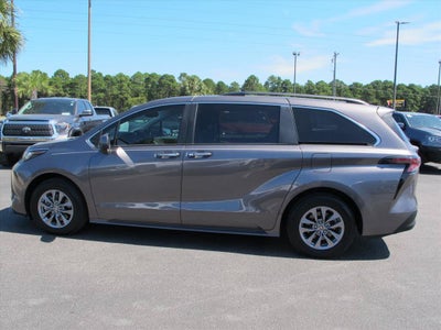 2023 Toyota Sienna XLE 8 Passenger