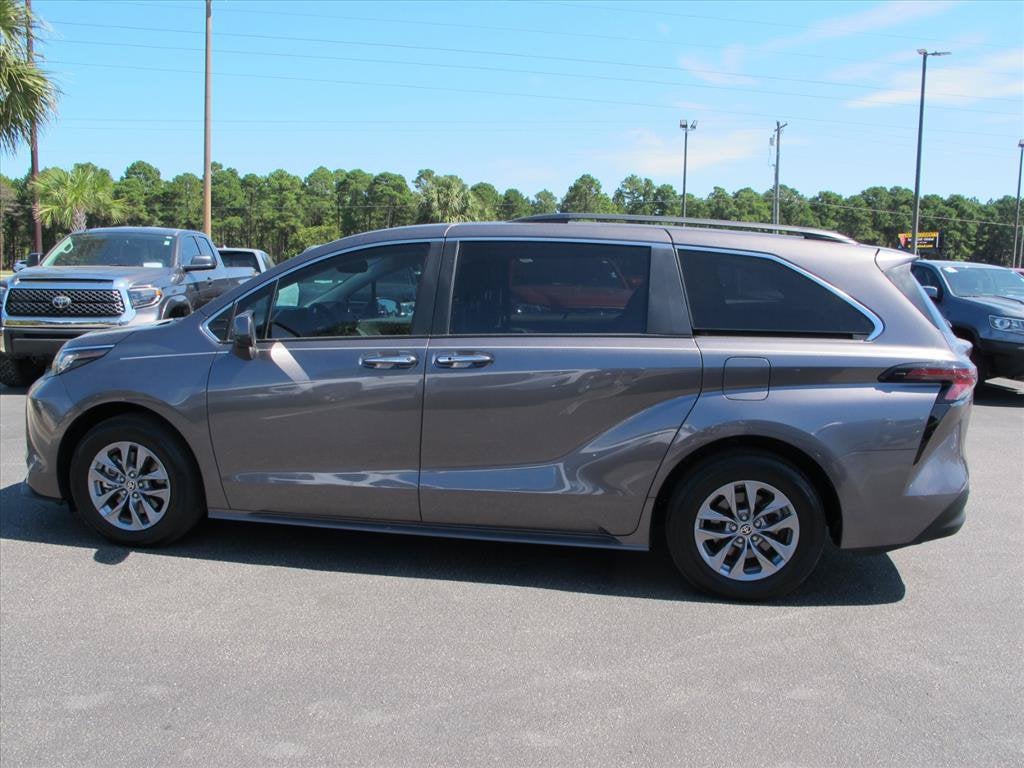 2023 Toyota Sienna XLE 8 Passenger