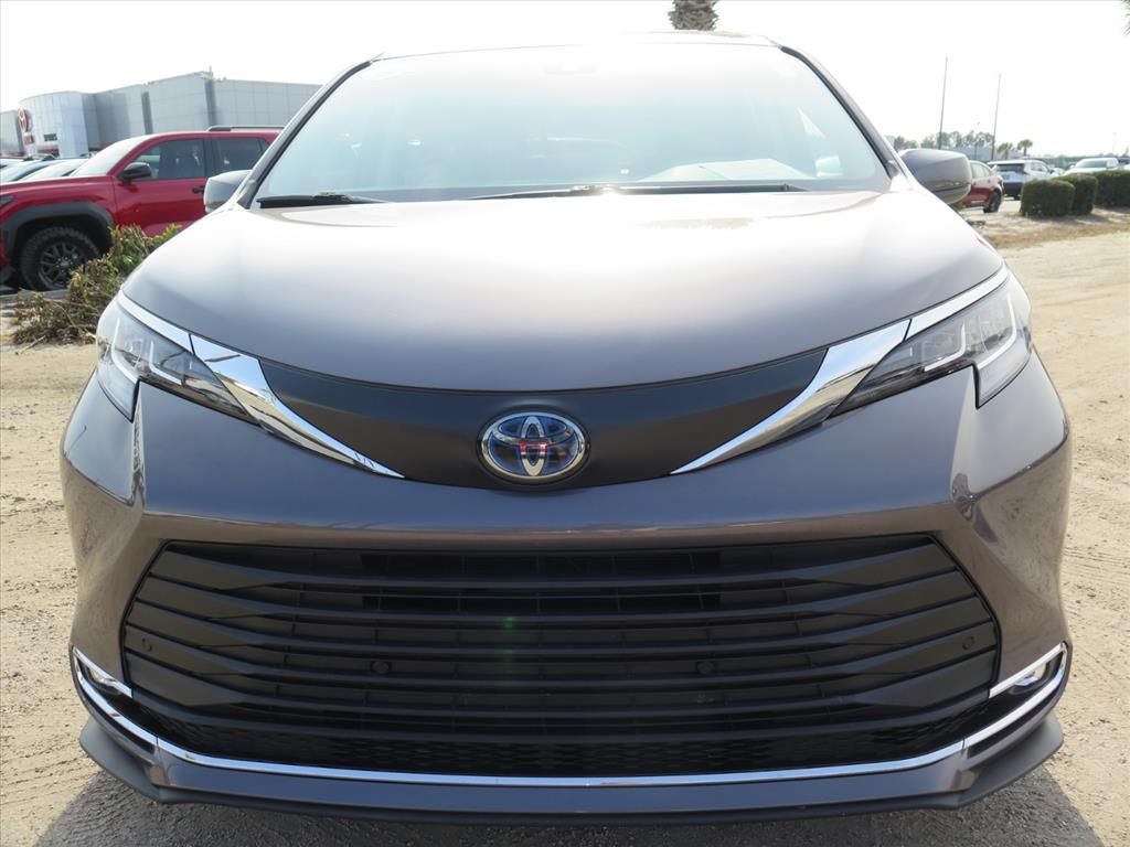 2022 Toyota Sienna XLE 7 Passenger