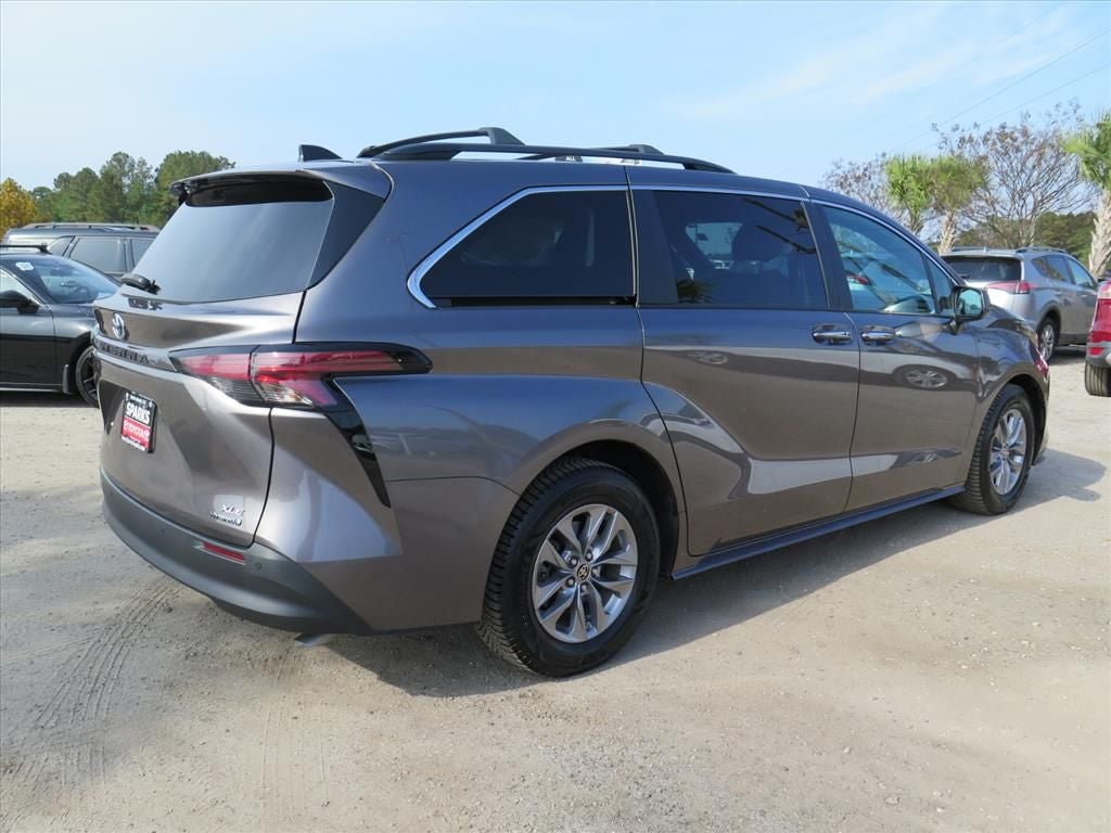 2022 Toyota Sienna XLE 7 Passenger
